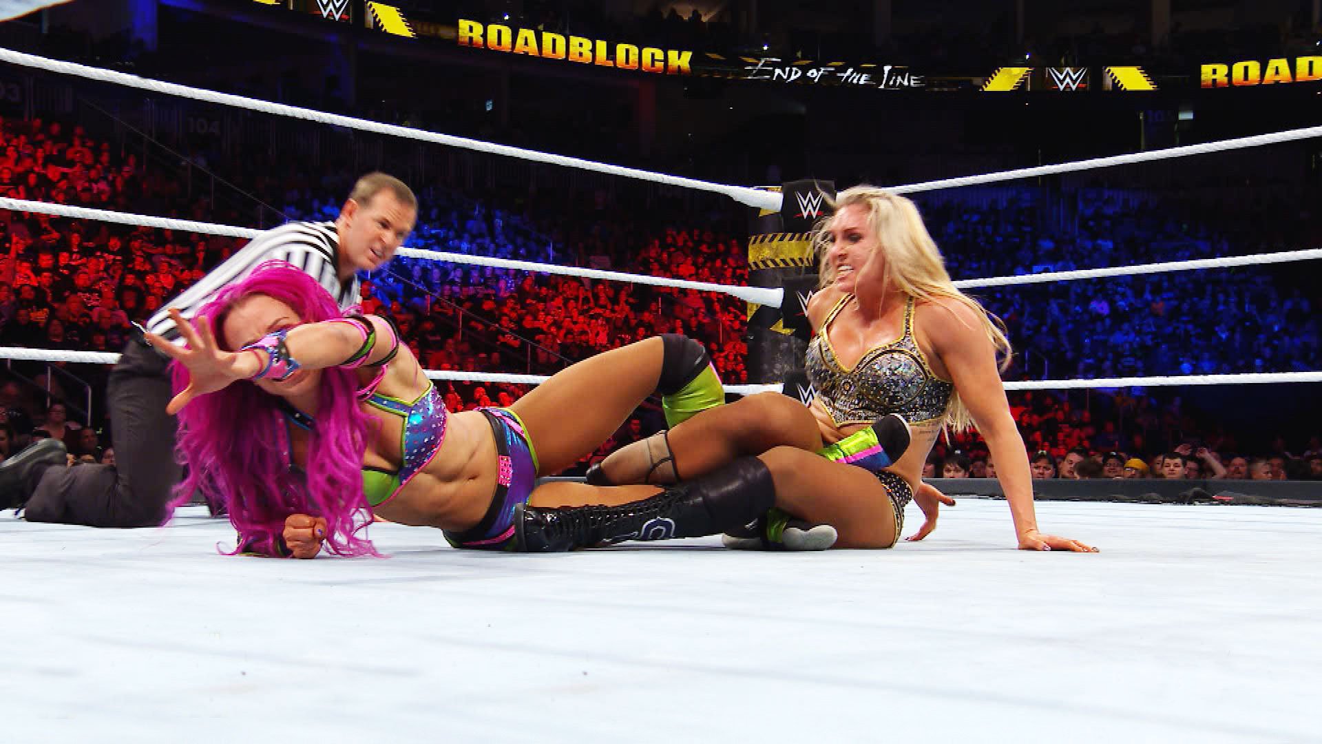 Charlotte Flair vs. Sasha Banks – Roadblock- End of the Line (2016), Iron Man Match
