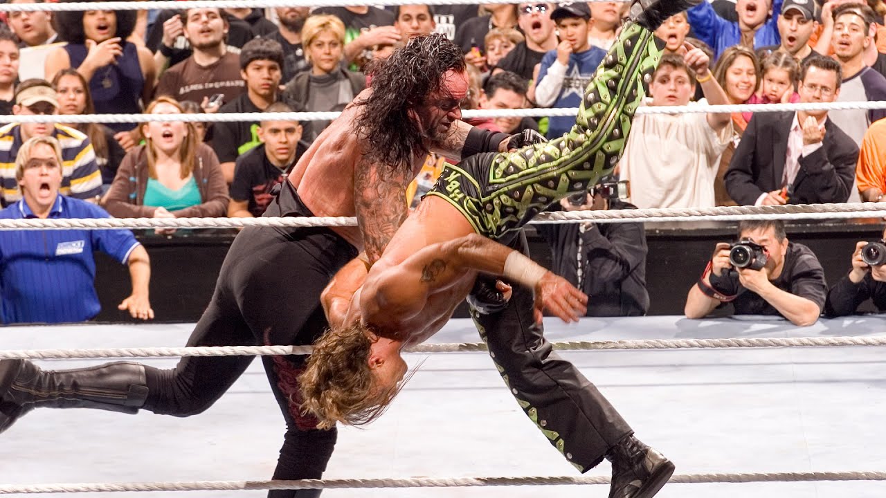 The Undertaker eliminates Shawn Michaels at Royal Rumble 2007